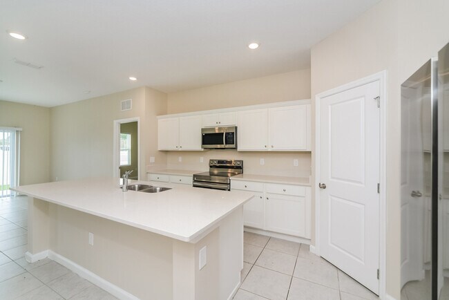 Building Photo - 340 Kenilworth Dr