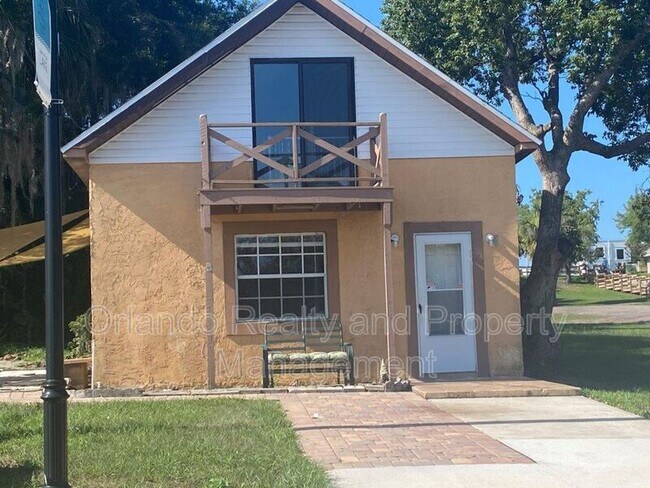 Building Photo - 741 W. Osceola St.