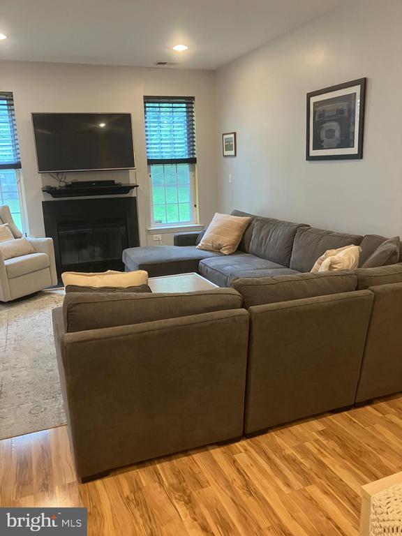 Foto del edificio - 7161 Elm Ct