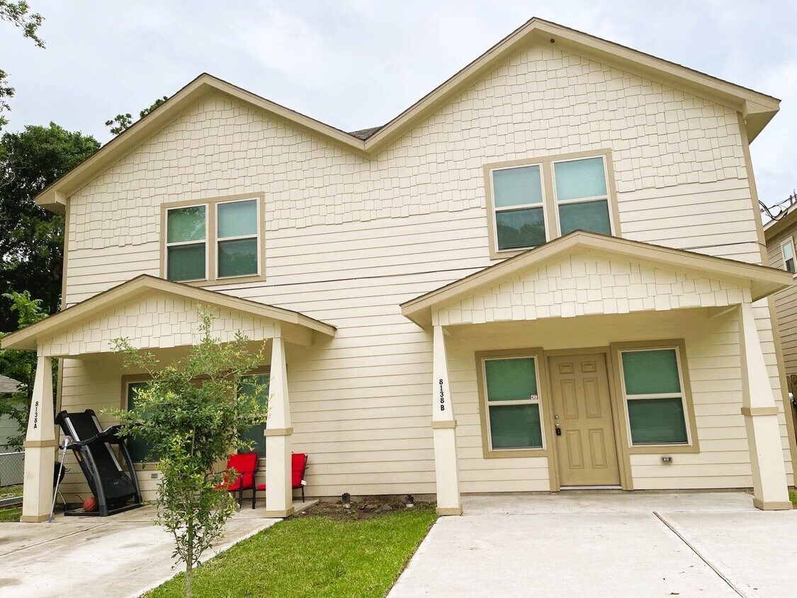 Foto principal - 8138 Gallahad St