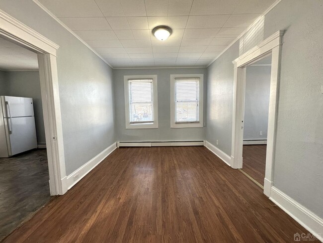Building Photo - 453 Grove St