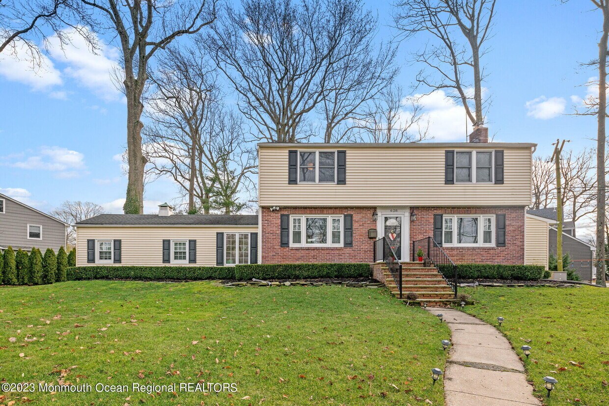 Primary Photo - 628 N Edgemere Dr