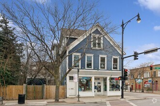 Building Photo - 5028 N Clark St