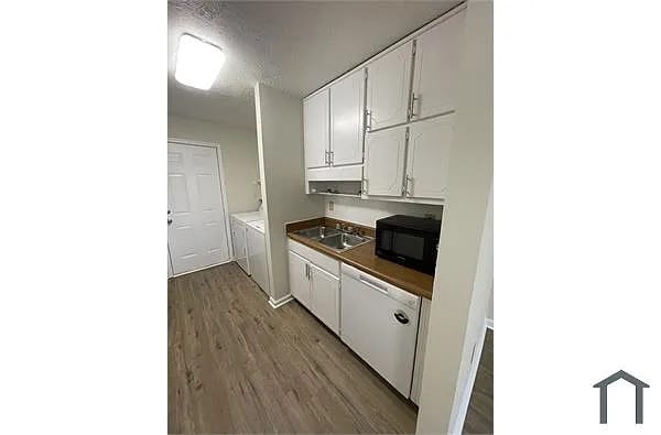 Building Photo - Room in Duplex on Glendale Ct