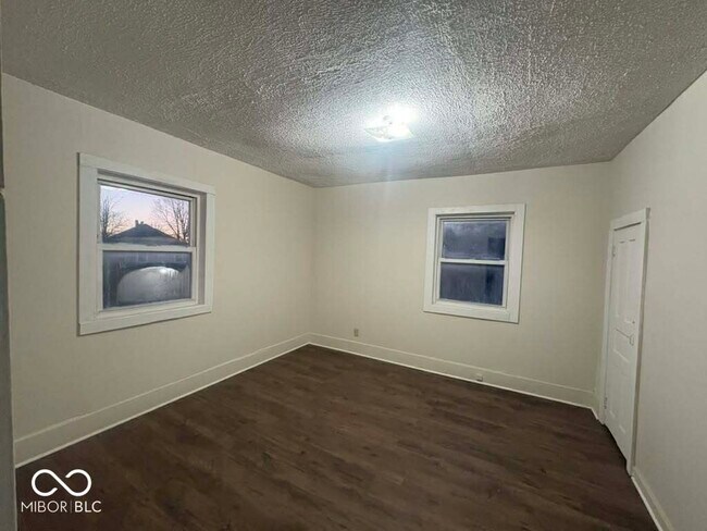 Building Photo - 1014 W 33rd St