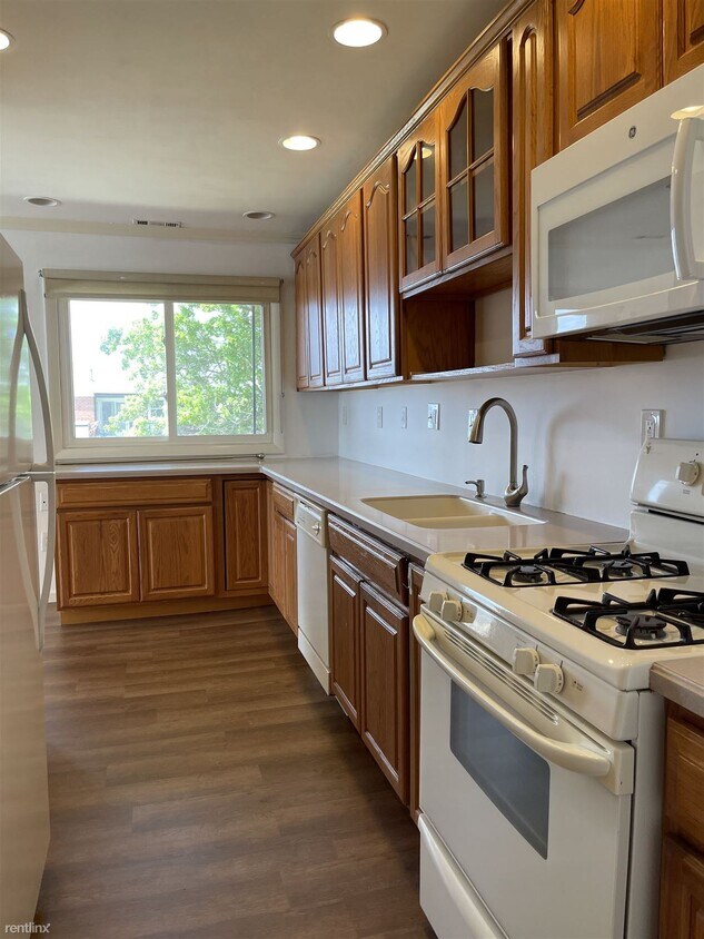 Foto principal - 2 br, 2 bath Condo - 109 E Broadway Unit C