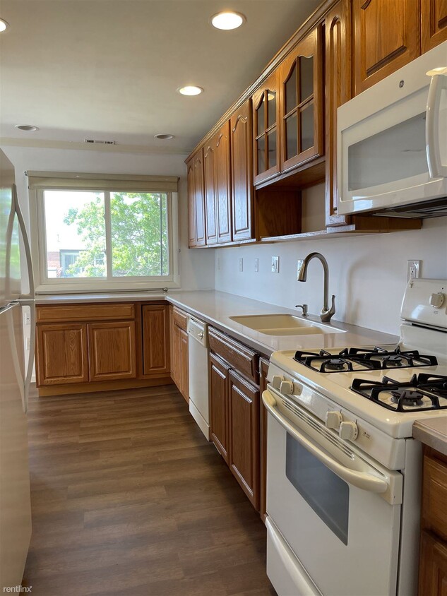 Primary Photo - 2 br, 2 bath Condo - 109 E Broadway Unit C