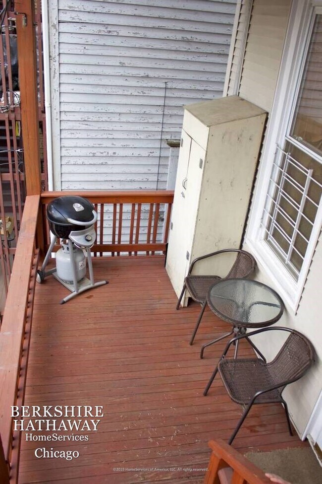 Foto del edificio - 3023 N Seminary Ave