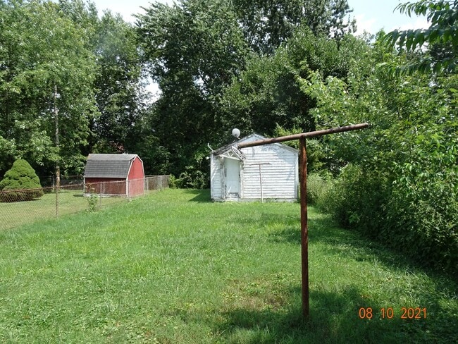 Building Photo - Updated 2 bedroom, 1 bathroom home