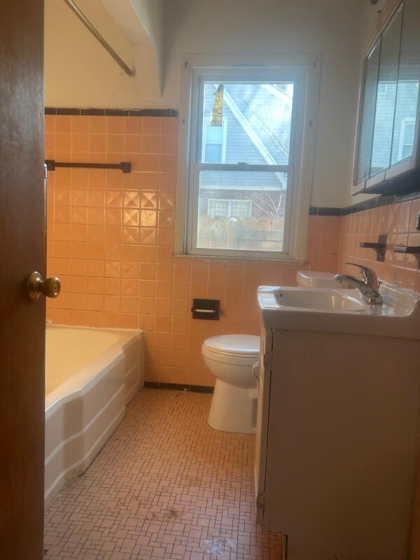 Building Photo - 6515 Woodmont Ave