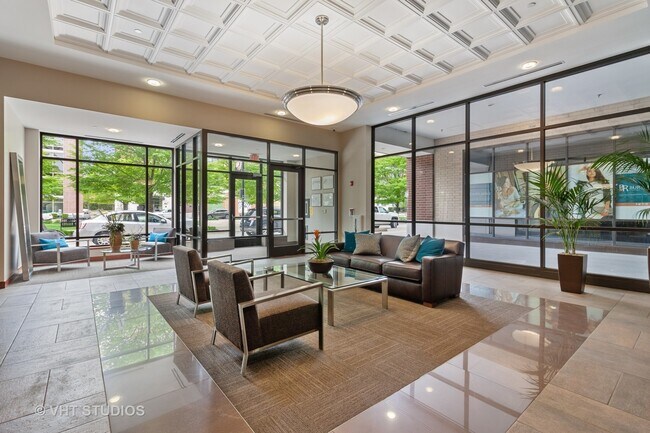 Building Photo - 850 Village Center Dr
