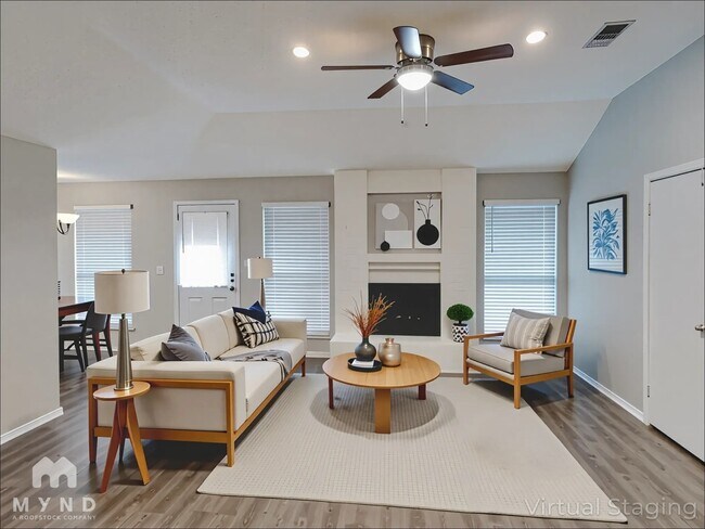 Building Photo - 4903 Pecan Estates