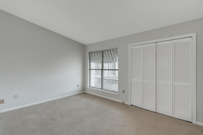 Foto del edificio - 2458 Lorraine Ct S
