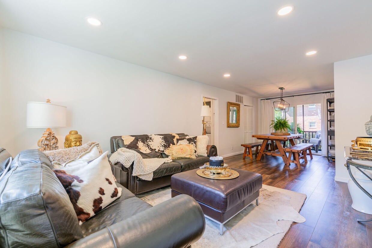 Foto principal - Fully Furnished 2 Bed/1 Bath Condo in High...