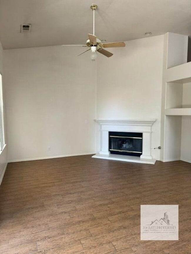 Building Photo - Lovely 3 Bedroom Northeast Fresno Home in ...