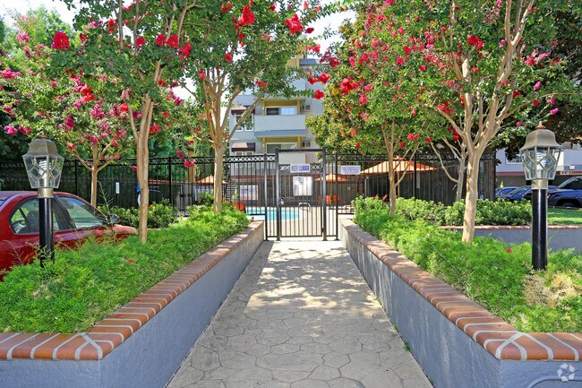 Foto del edificio - Palace Apartment Homes