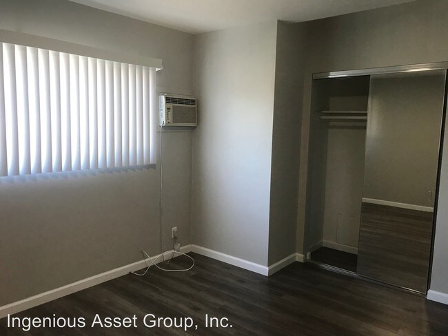 Building Photo - 2 br, 1 bath Apartment - 4248 Russell Ave.
