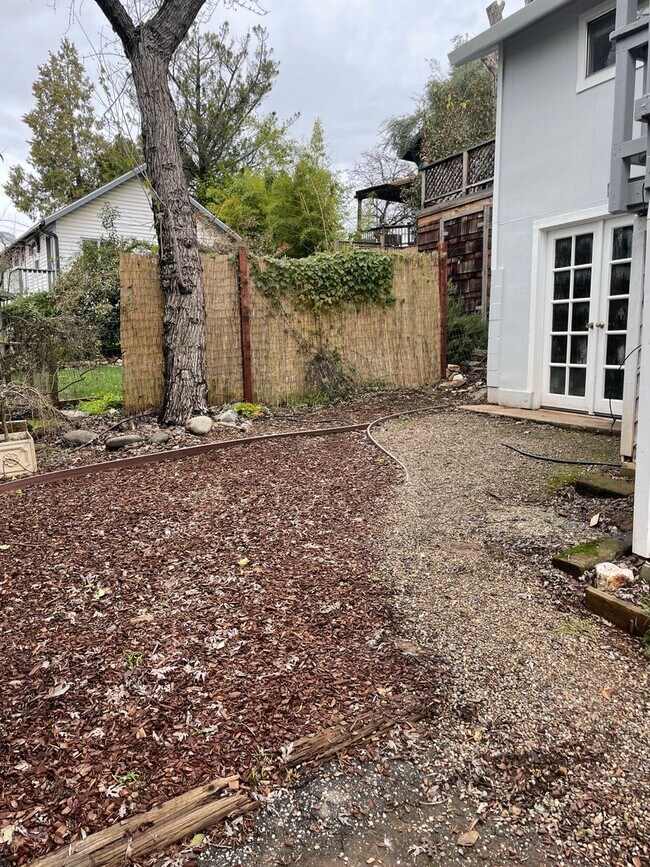 Foto del edificio - Quaint 2 Bedroom, 1 Bath House: Steps Away from Historic Old Town Auburn