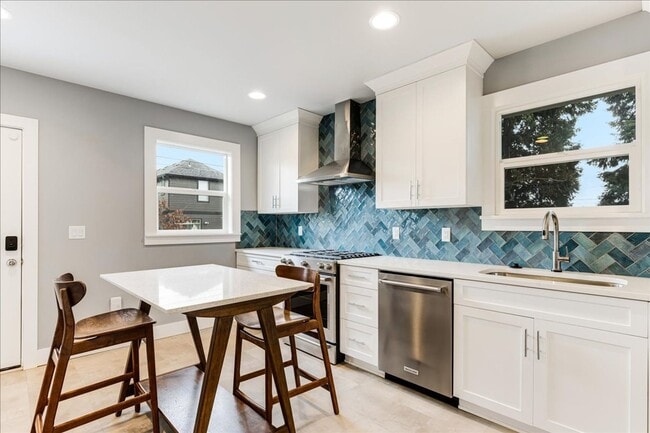 Photo - Rent Now! 2 bedroom 2 bath in North Portland House