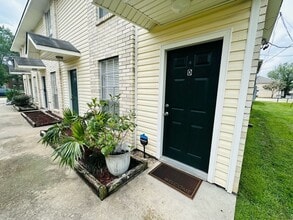 Building Photo - 1704 Brightside Dr