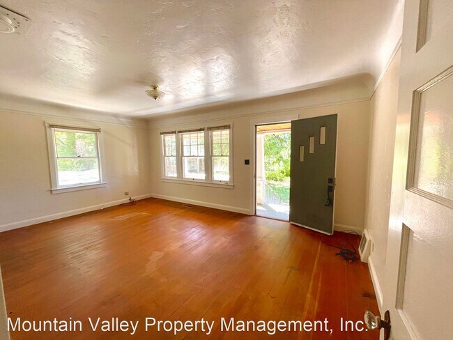 Foto del edificio - 3 br, 1 bath House - 10777 Red Dog Road
