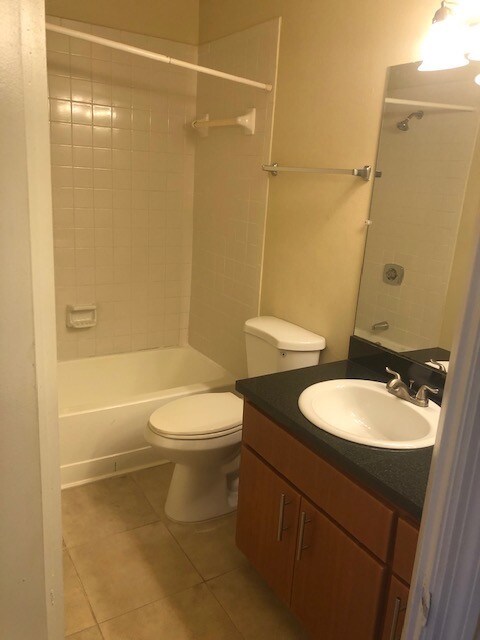 Building Photo - 425 Fountainhead Cir