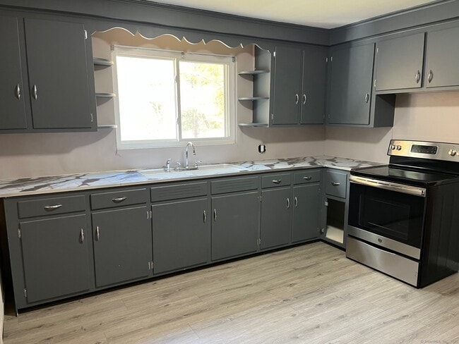 Building Photo - 195 Valley St