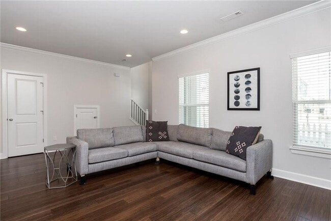 Foto del edificio - 3 bedroom 2.5 bath new home centrally located