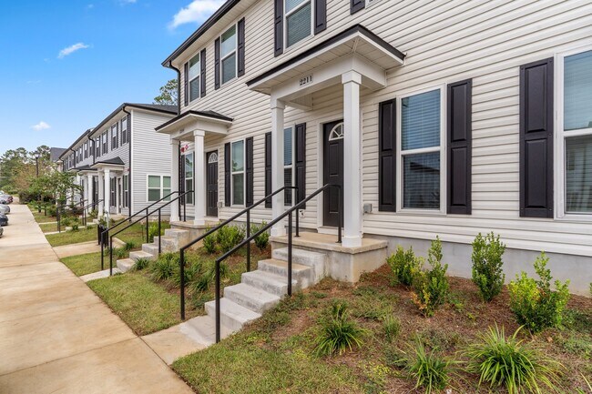 Building Photo - 2217 Del Carmel Way