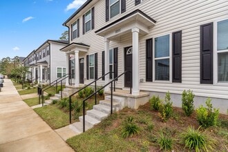 Building Photo - 2215 Del Carmel Way