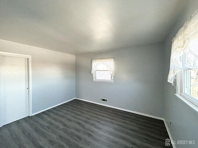 Building Photo - 11A Foothills Dr
