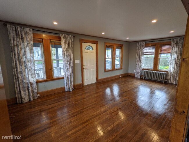 Building Photo - 4 br, 1 bath House - 98 Summit St