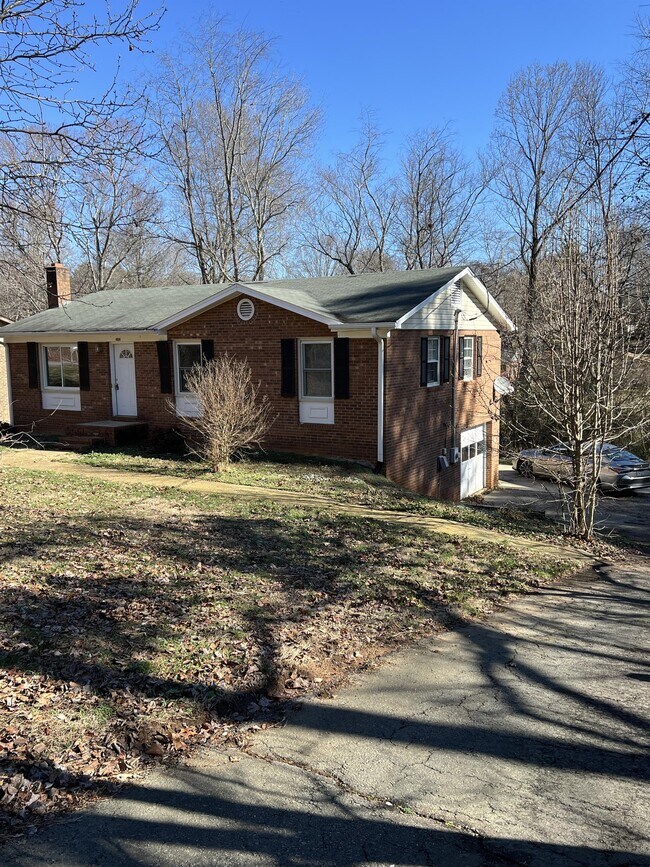 Building Photo - 406 Turkey Hill Dr