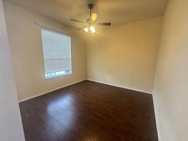 Building Photo - 1705 River Oaks Dr