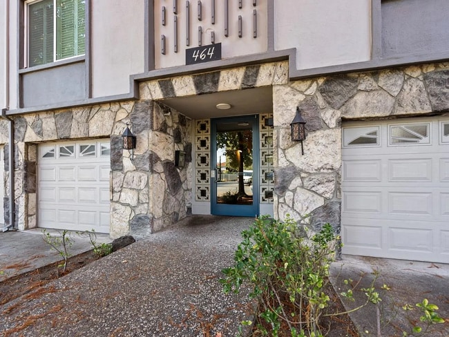 Building Photo - 464 Clinton St
