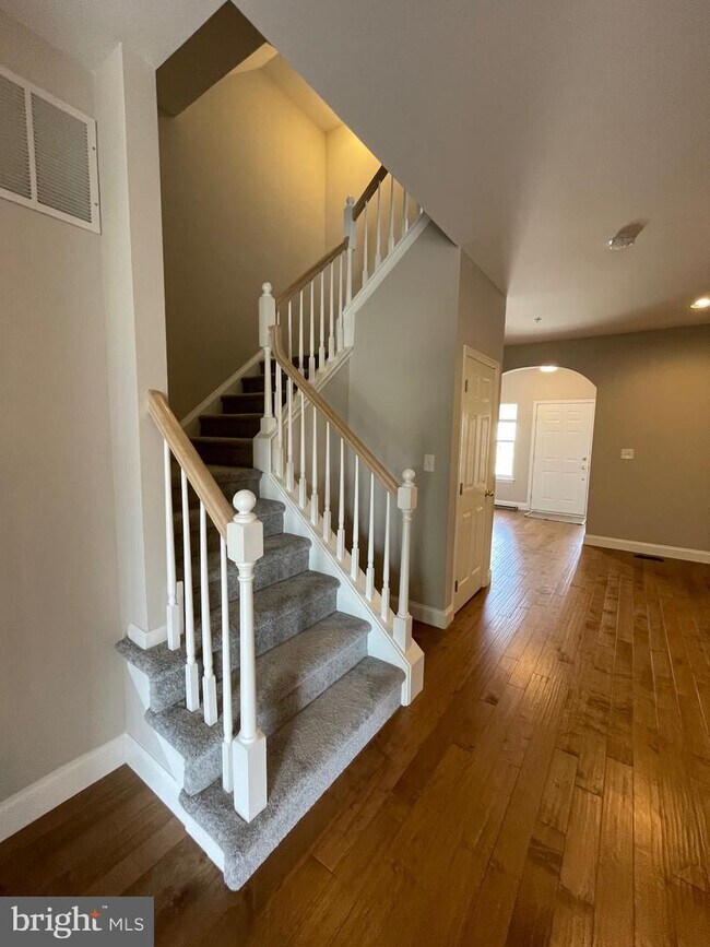 Building Photo - 601 Fawn Cir