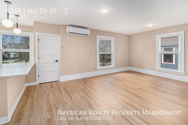 Foto del edificio - 1069 Lake Dr SE