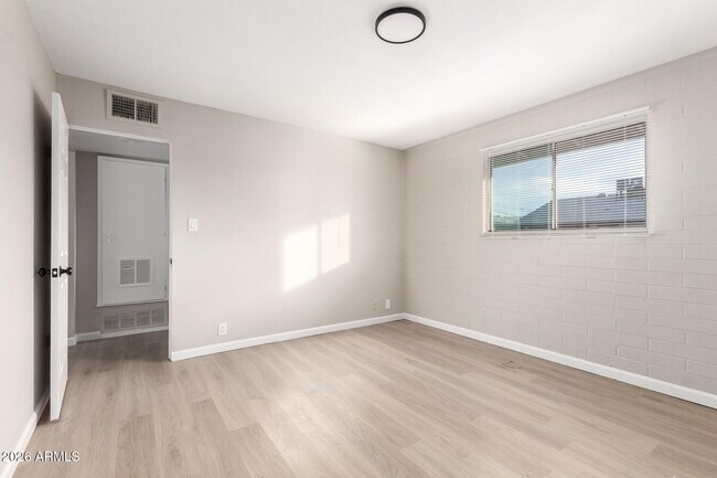 Foto del edificio - 405 S Priest Dr