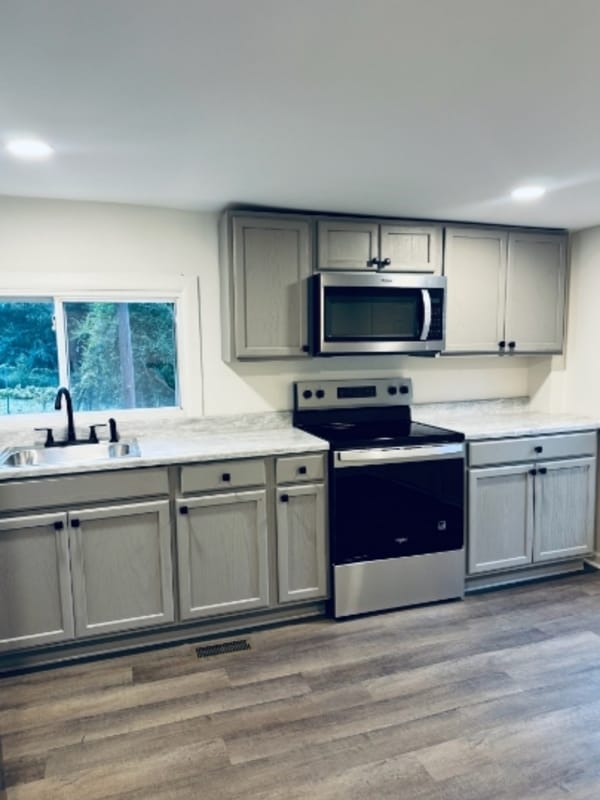 Foto principal - 1450 Maplewood Dr