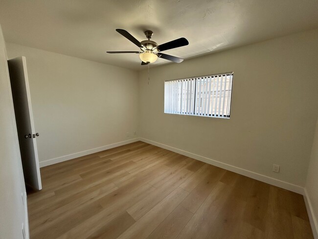 Building Photo - Upstairs 2 Bedroom 1 Bathroom on Felspar A...
