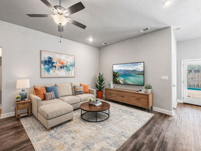 Foto del edificio - Beautiful and Nearly New 4BR 2BA Home w/ Stylish Finishes + Car Garage in Sherman