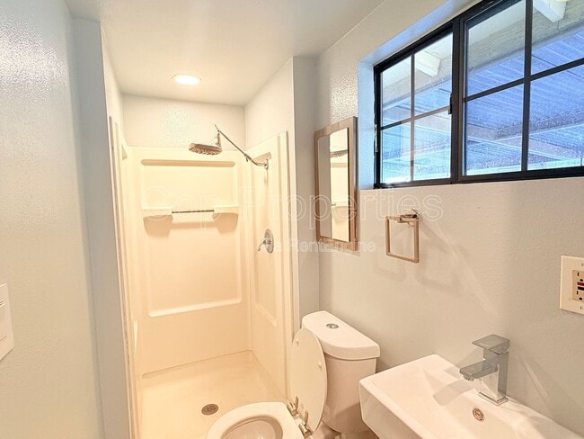 Building Photo - 255 Cumberland Rd