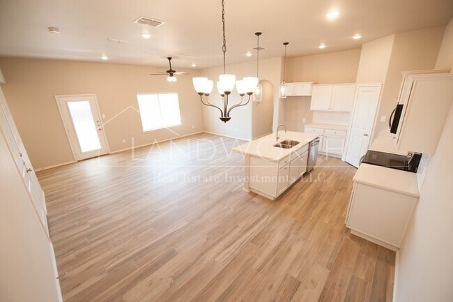 Foto del edificio - 3/2/2 Beautiful Townhome