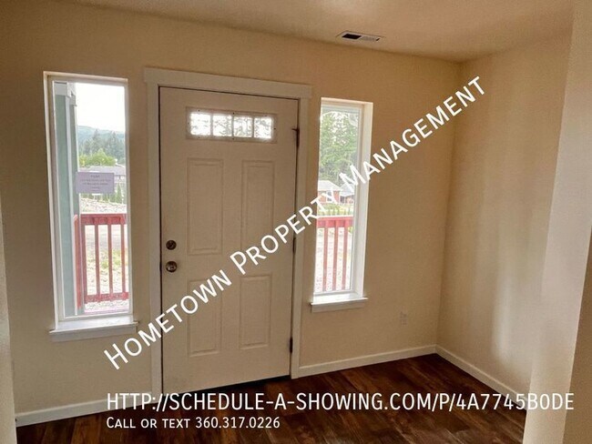 Building Photo - 3 bedroom home on an acre of land with Air...