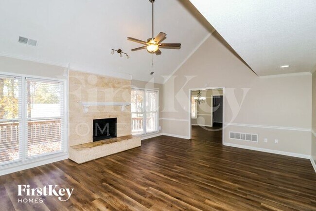 Foto del edificio - 3857 Oak Forest Dr