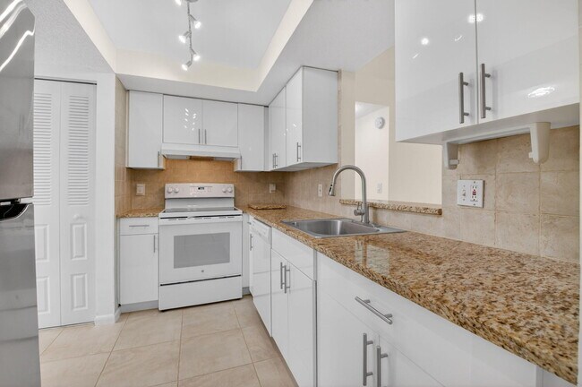 Foto del edificio - 10 Willowbrook Ln