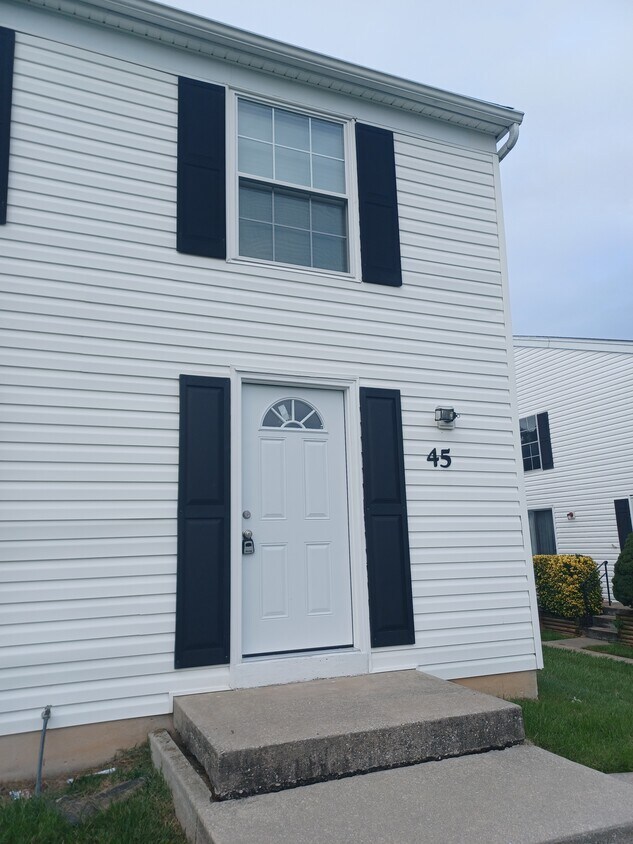 Foto principal - 45 Fox Run Ct