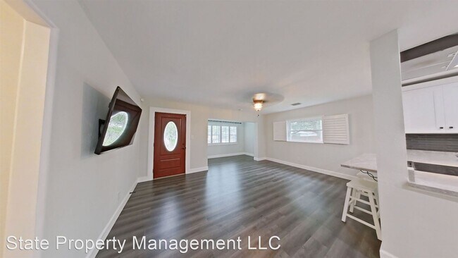 Building Photo - 3 br, 2 bath House - 245 W Spruce St