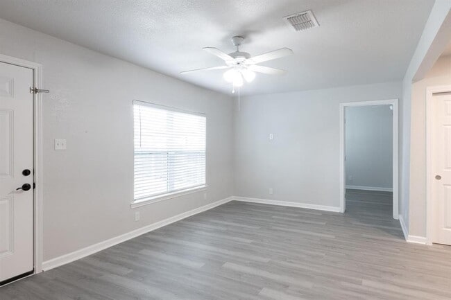 Foto del edificio - 1445 Hillview Ave