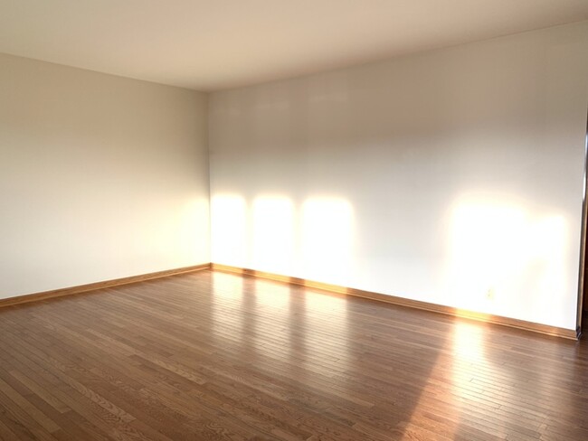 Building Photo - Lovely 2 bedroom Apartment in Coal City